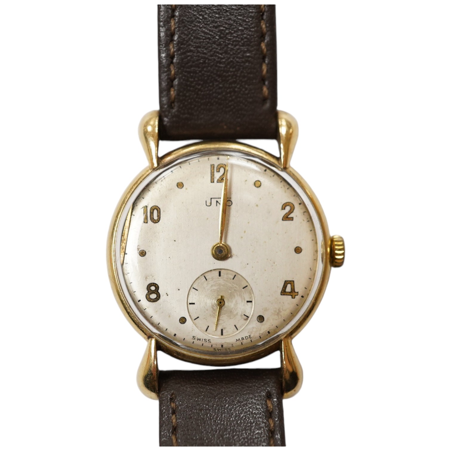 A gentleman's 9ct Uno manual wind wrist watch, with Arabic and dot numerals, with subsidiary seconds, case diameter 29mm, on a leather strap. Condition - poor.